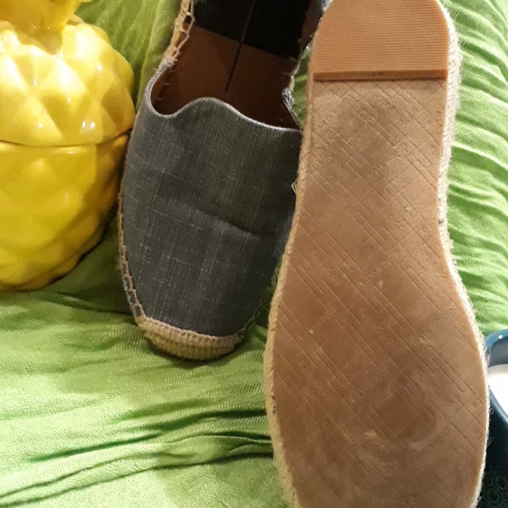 Shoes - Picture 2 of 4